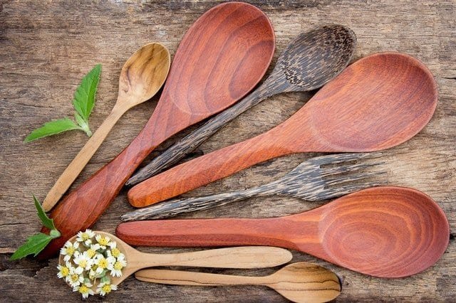 pexels aphiwat chuangchoem 350417 Eco friendly kitchen products